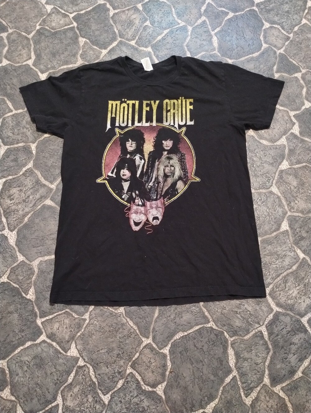 Motley Crue band shirt Size L VINTAGE